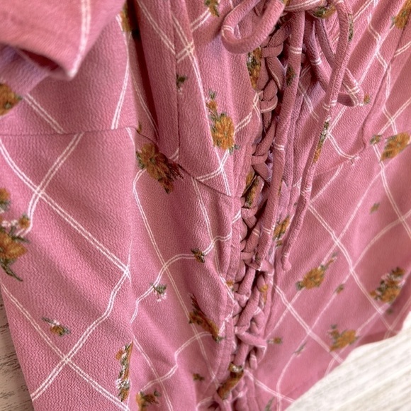 SO Floral off the shoulder Blouse | SIZE XS - Picture 4 of 5